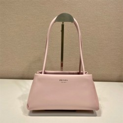 프라다 스몰 엠보스드 로고 숄더백 1BA368  PD1-B