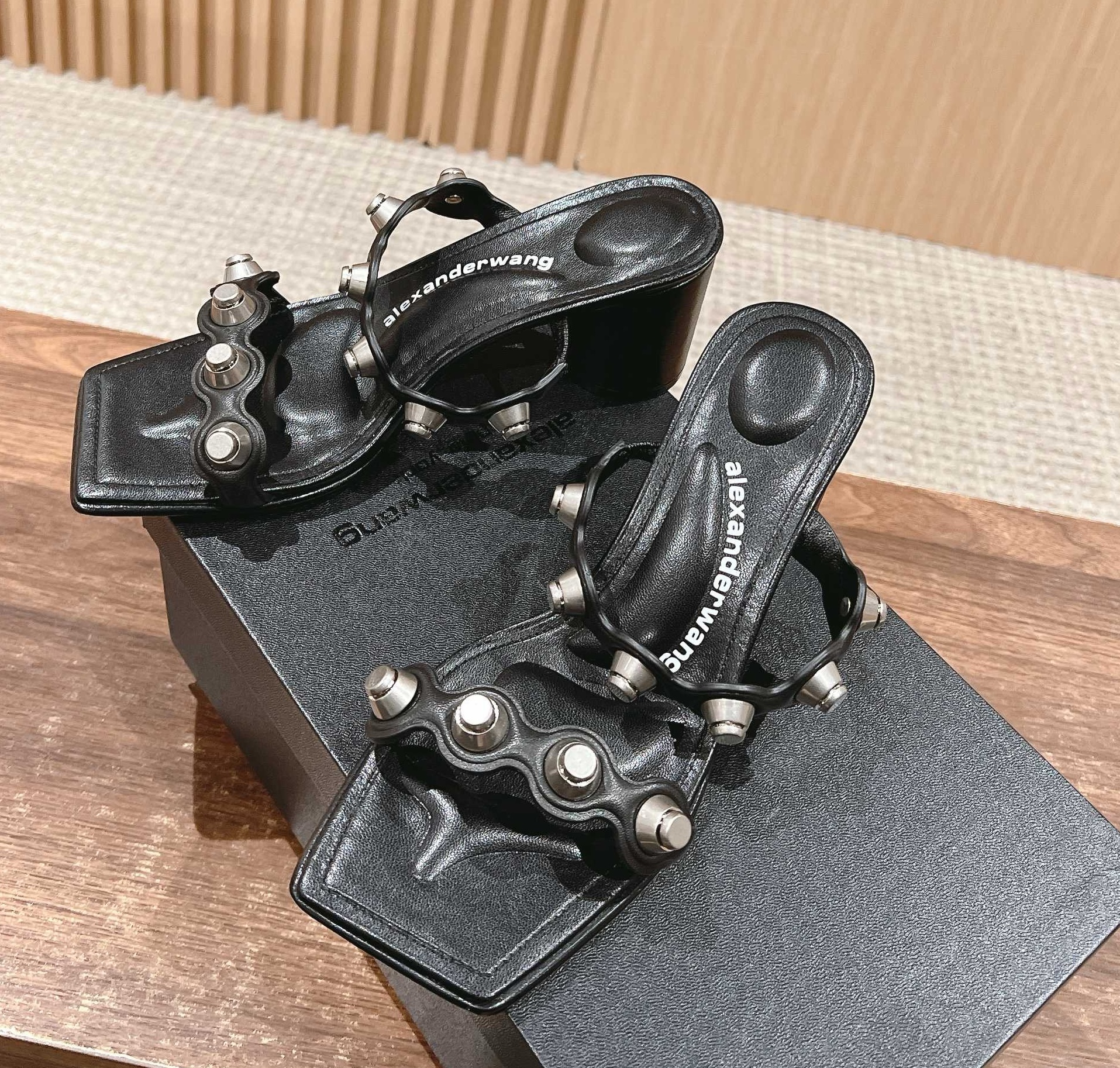 [홍콩명품.ALEXANDER WANG] 알렉산더 왕 2025 여성용 슬리퍼 WA5652 JS-A 홍콩명품의류,구매대행,온라인명품